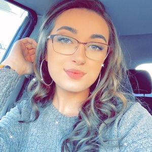 Meet your Posher, Makayla